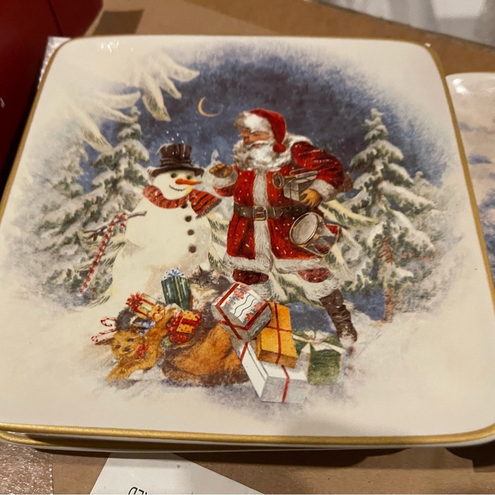 Pottery Barn Nostalgic Winter Forrest Appetizer Plates - Set of 4 - NIB - Picture 4 of 10